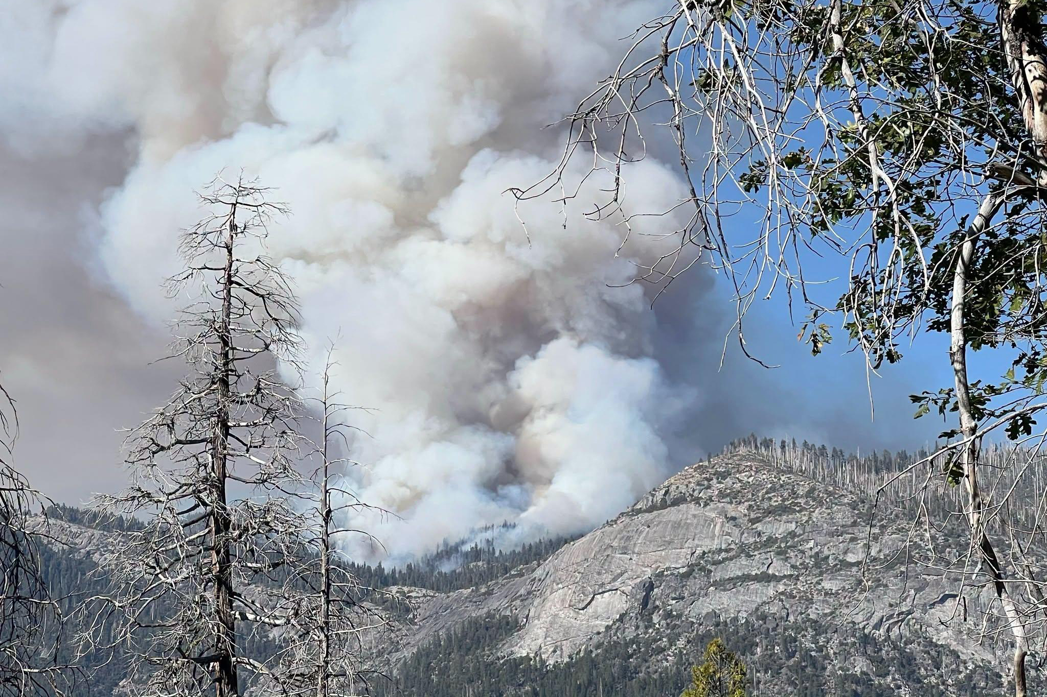 Helicopter battling Dome Fire crashes in Yosemite National Park leaving 2 dead