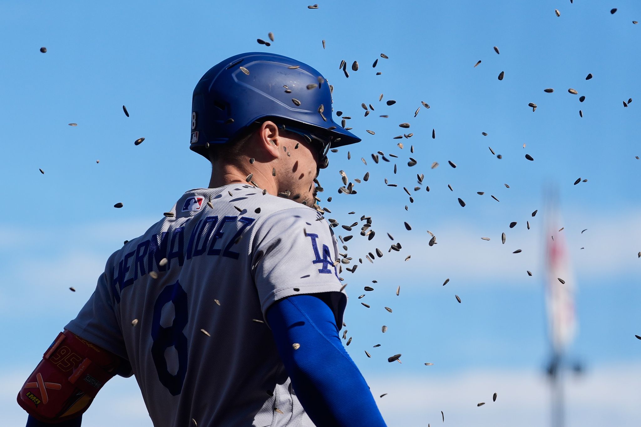 Kiké Hernández hits tiebreaking home run leading off 9th to lift Dodgers over Giants 4-3