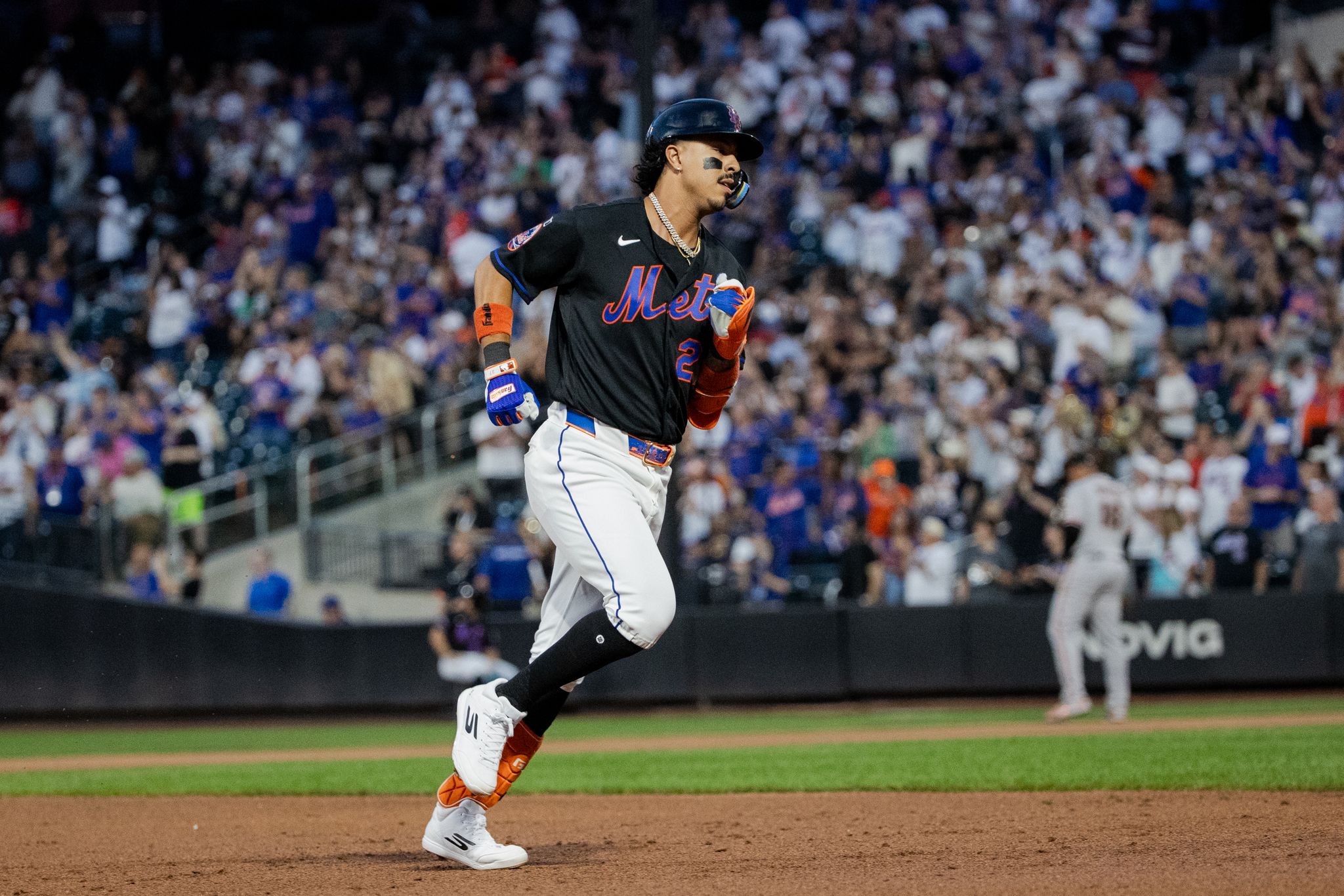 Alvarez hits 2 homers and Mets go deep 5 times to back McLean in 10-6 win over Giants