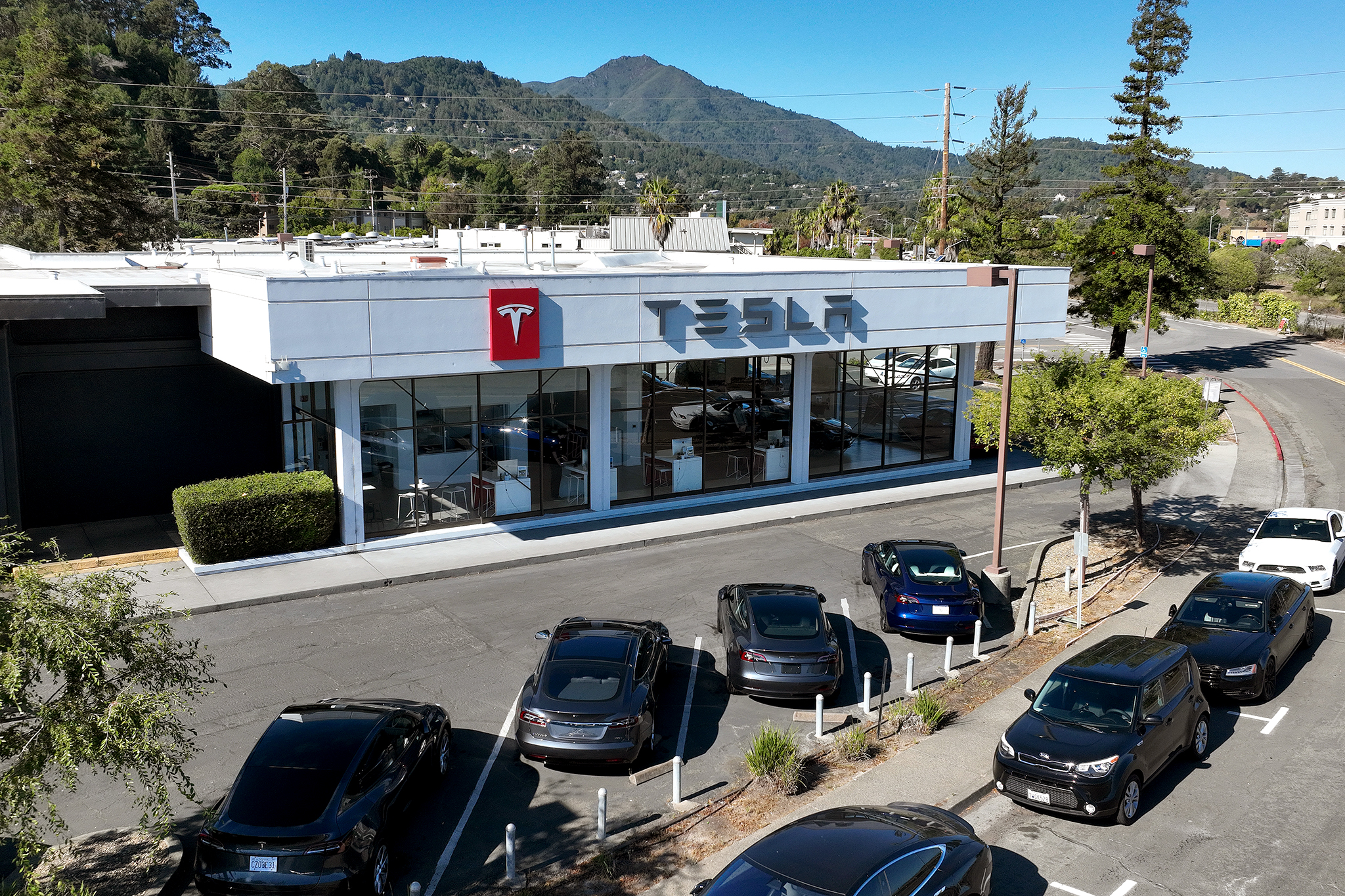 4 Teslas burned at dealership in Corte Madera