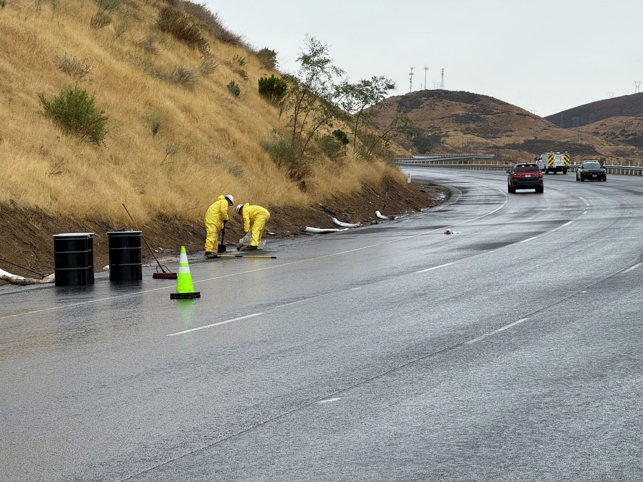Diesel fuel spill forces closure of northbound I-5 near Six Flags Magic Mountain