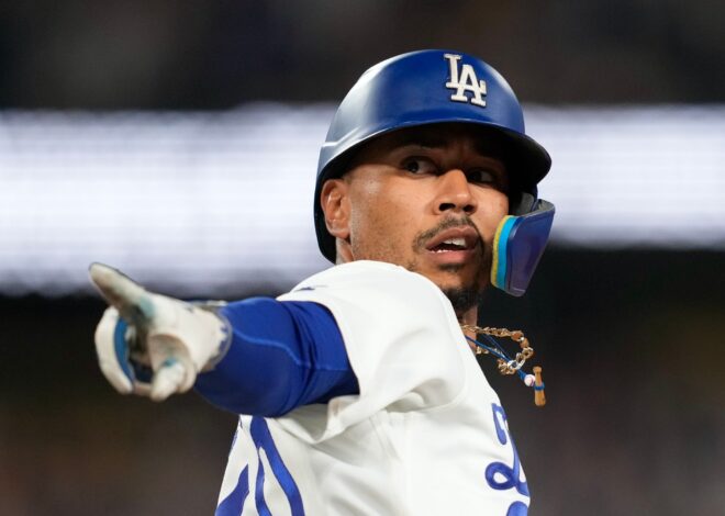 Mookie Betts homers twice and Dodgers go back-to-back twice in 8th inning of 8-2 win over Giants