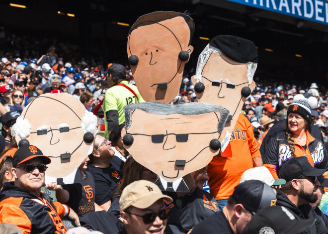 SF Giants fans pay tribute to Mike Krukow at his final game