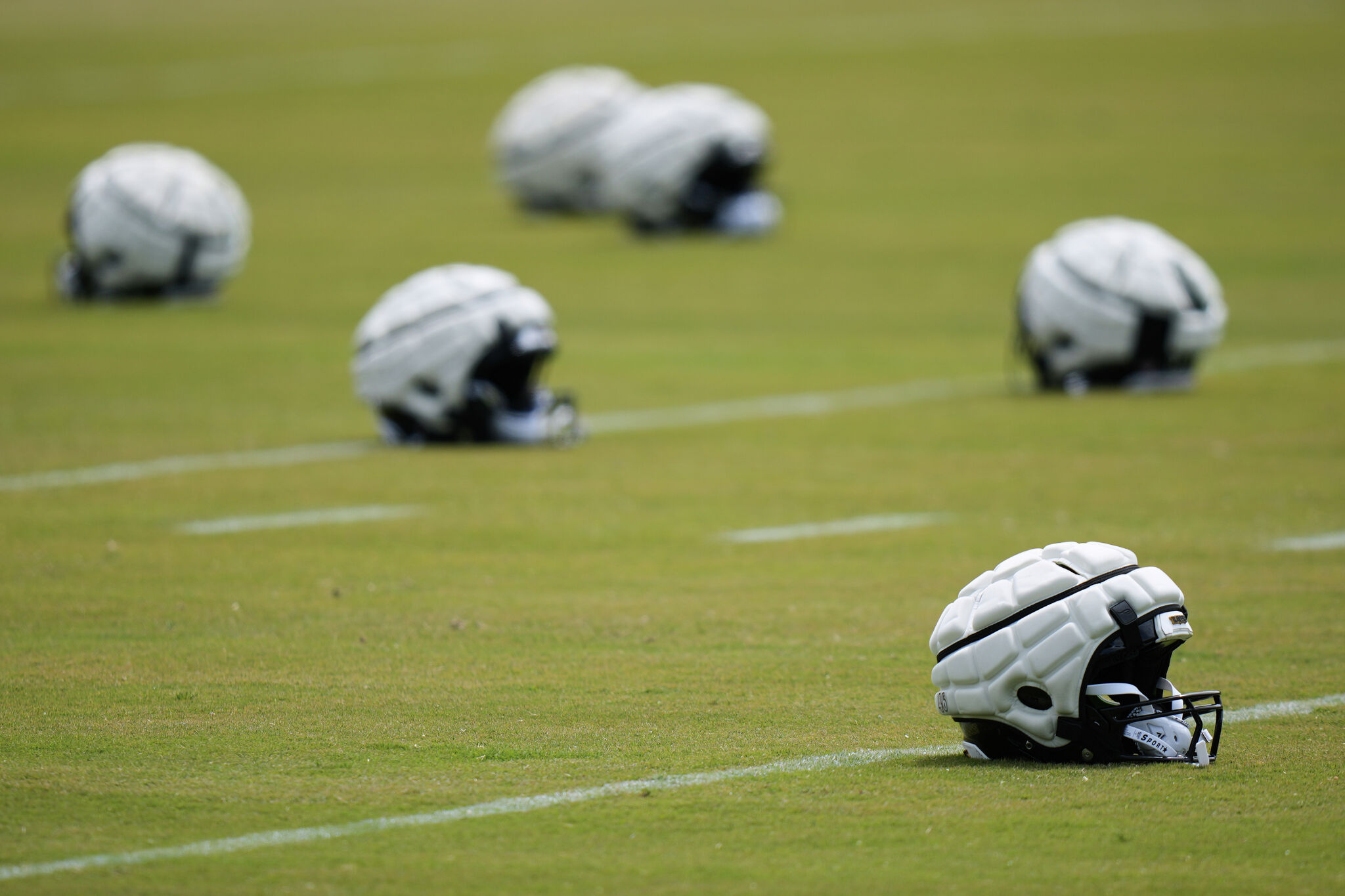 Country’s leading CTE expert says Guardian Caps aren’t safe for youth football