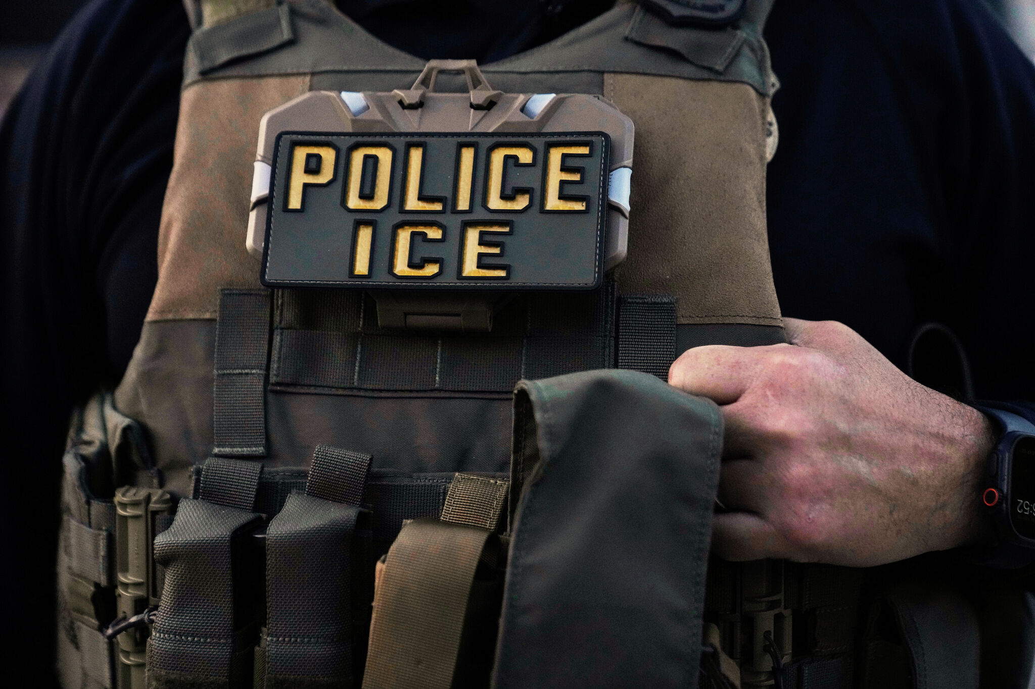 ICE agent draws gun on man in SF as he insists he’s a US citizen