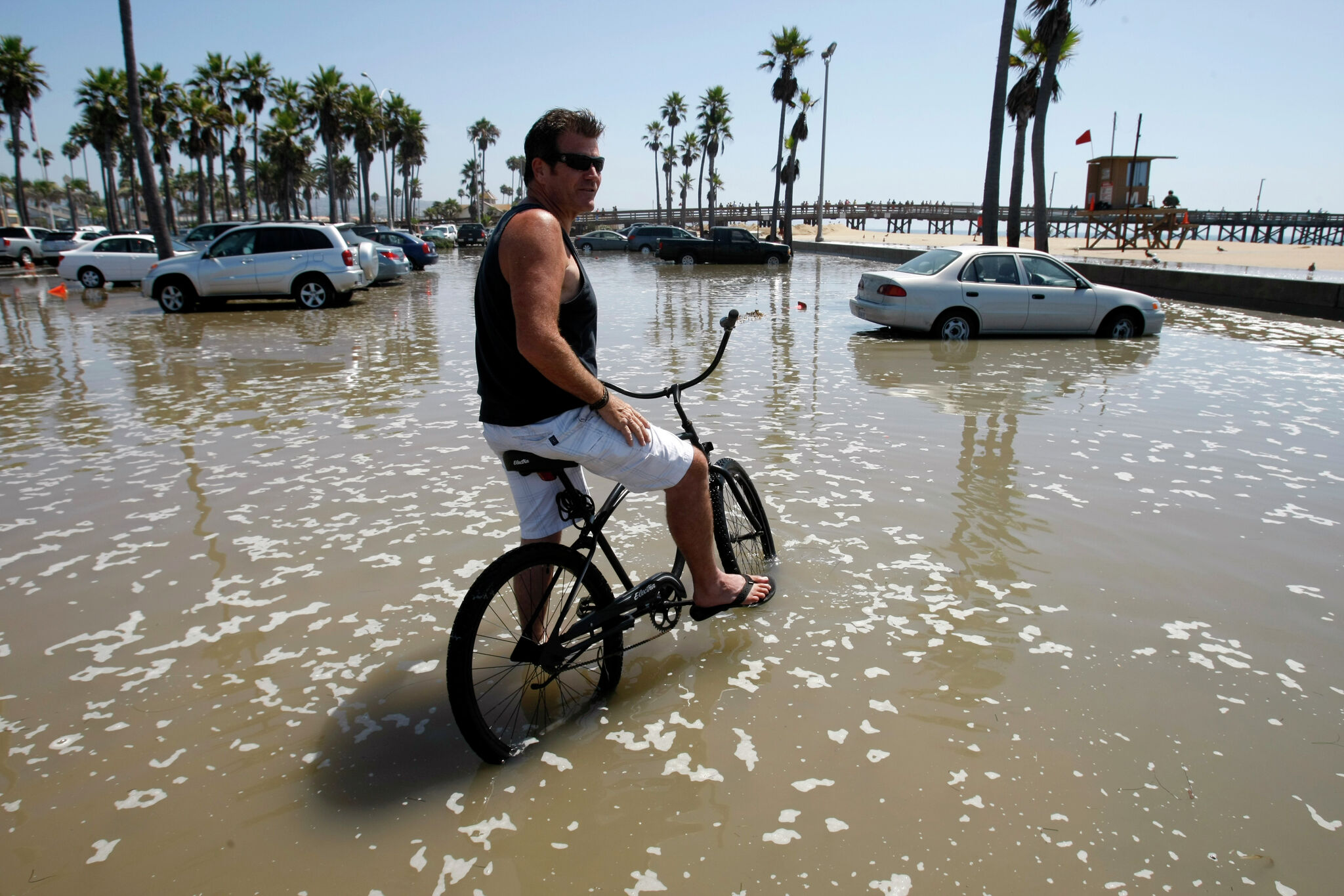 High tides overrun Newport Beach’s famous peninsula as city urges safety